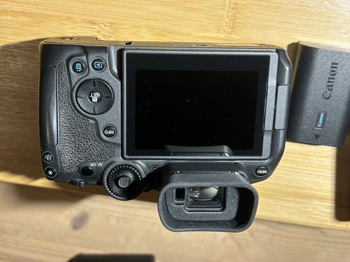 Canon Fotocamera: Canon EOS R7 – Difettoso da Güttingen venduto da Wasser9 1