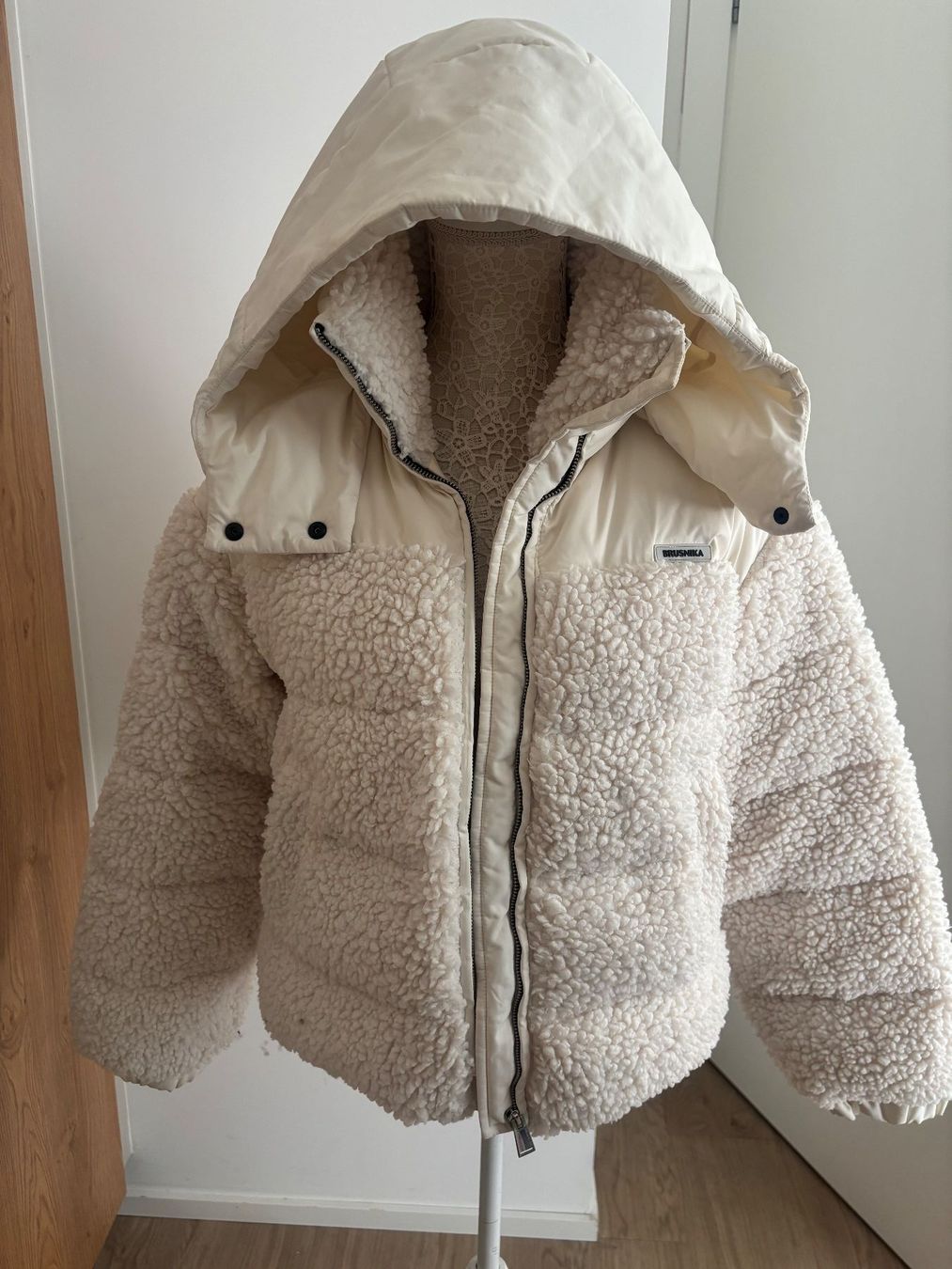 Giacche: Sehr schöne Daunenjacke off-white S – Usato da Zürich venduto da McQeen 1