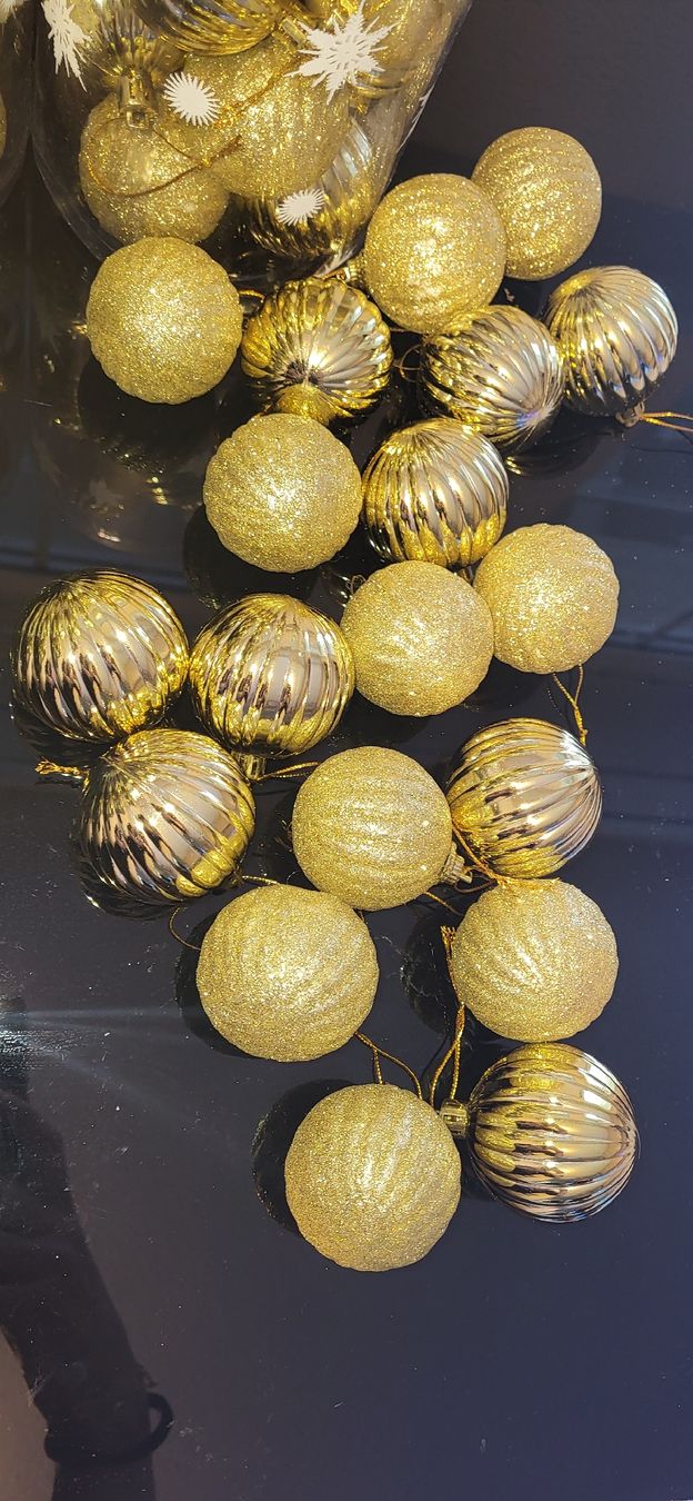 Tutte le decorazioni: Weihnachtskugeln in Gold / Glitzer 560 Kugeln – Nuovo e nell'imballaggio originale da Riniken venduto da Melanie910 1