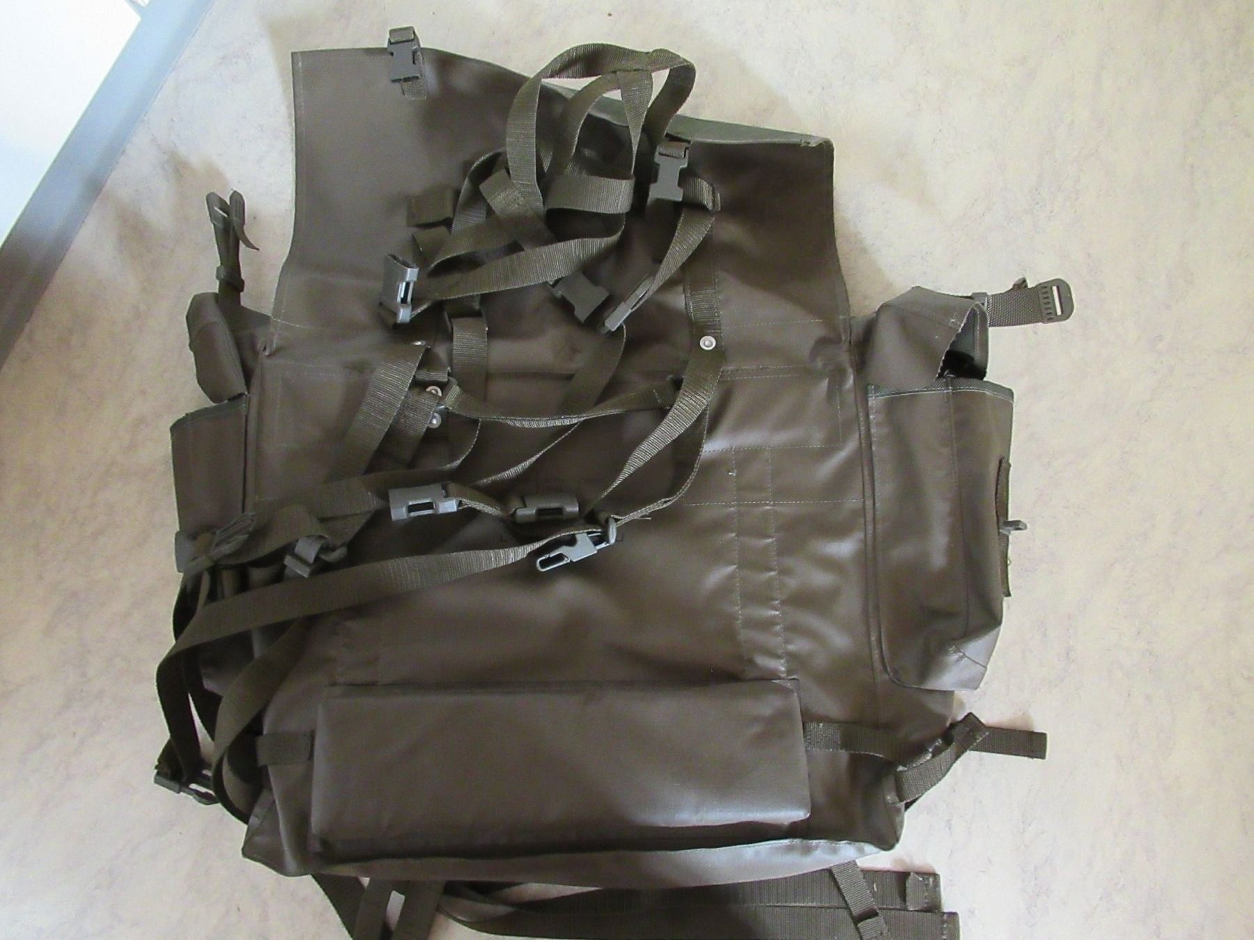 Schweizer Armee Zaini: Schweizer Armeerucksack – Usato da Grenchen venduto da sunflyer01 6