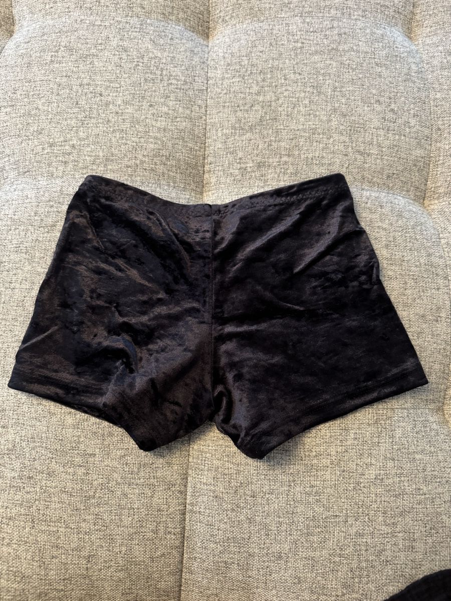 Hosen: Turnhose Samtoptik ca 134-146 – Gebraucht aus Dierikon von FraeuleinMaus17 1