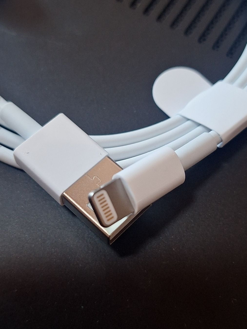 Apple Cavi: Câble USB-C vers Lightning Apple neuf – Nuovo (secondo la descrizione) da Tannay venduto da v1n1p00h 1