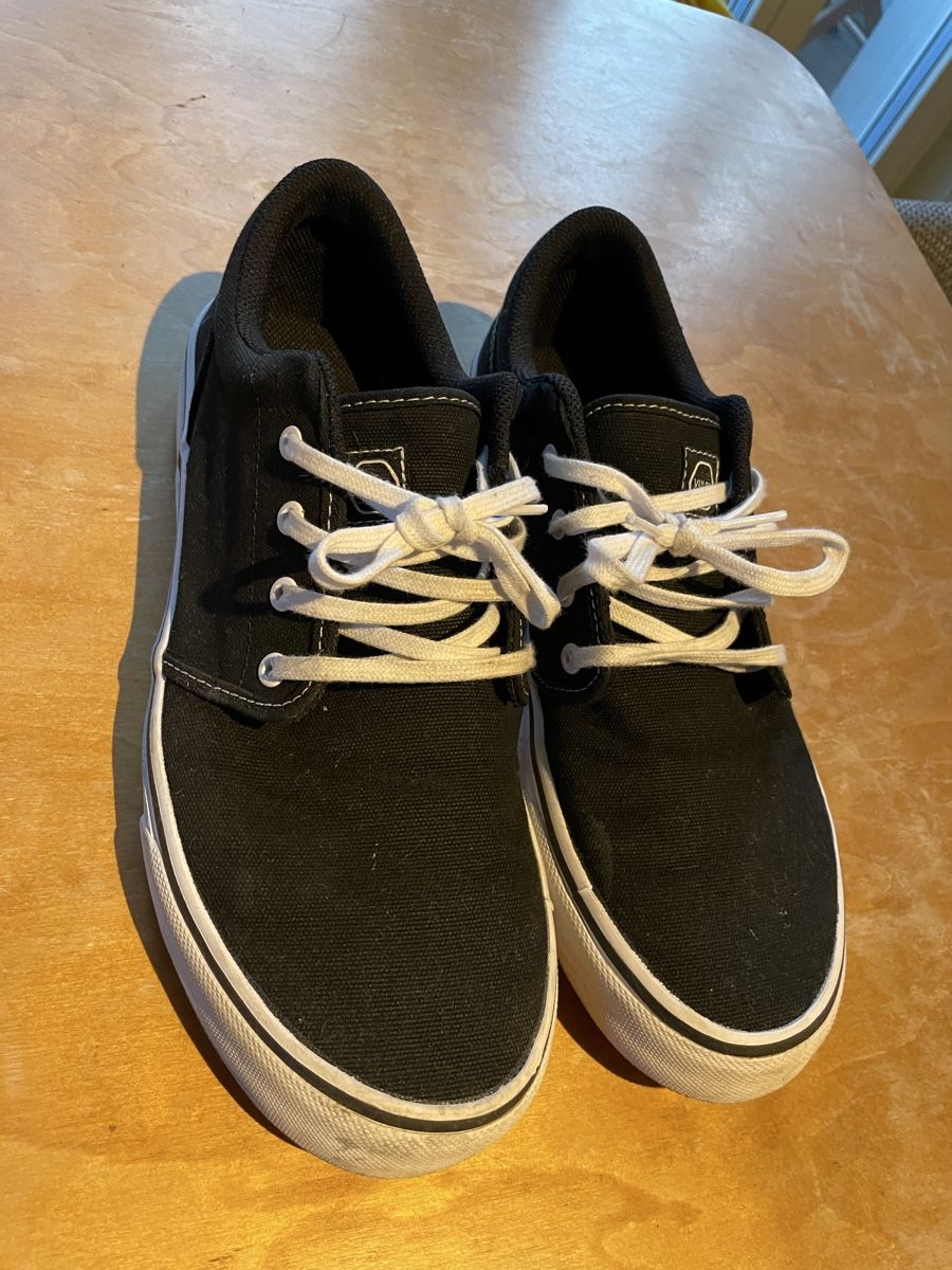Scarpe da uomo: Neuwertige schwarze Skaterschuhe Gr. 43 – Usato da Unterseen venduto da marijn 2