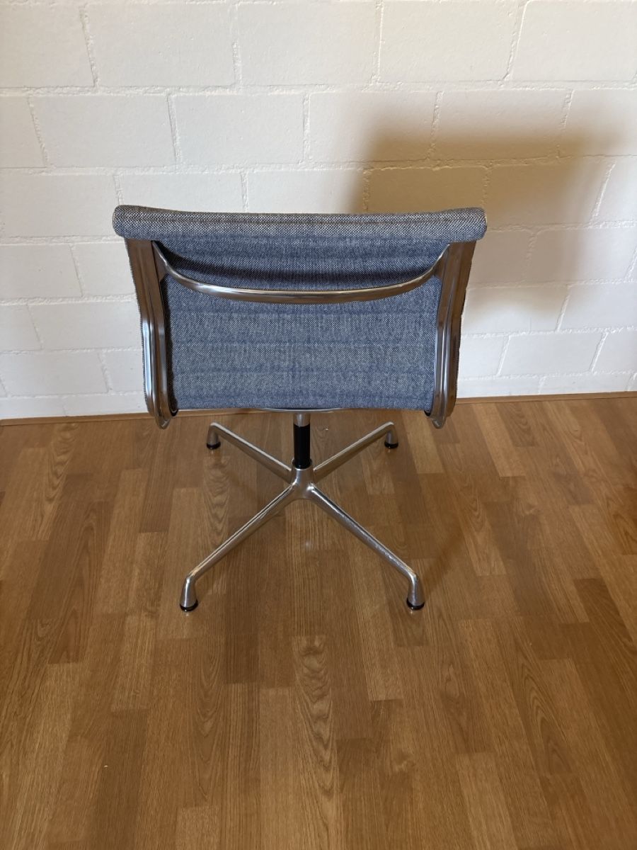 Vitra Chaises: Vitra Eames Alu Chair blau – D'occasion à Basel par magnummarine 2