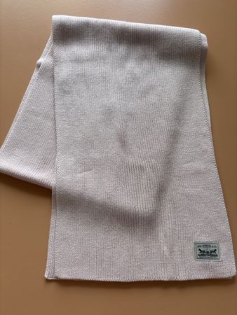 Schal Levis