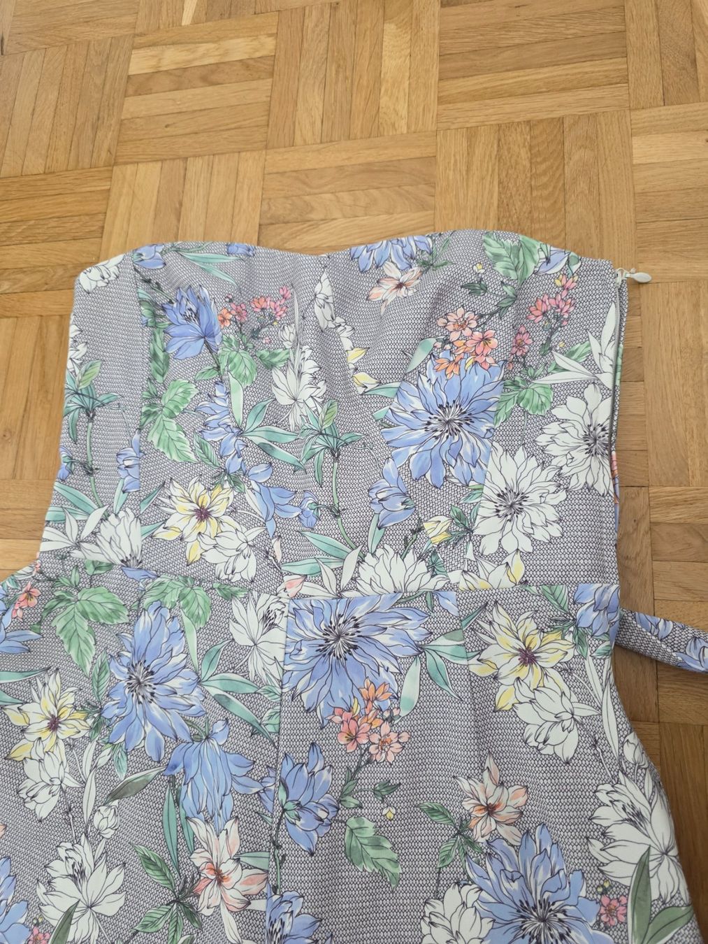 H&M Jumpsuits: Combinaison bustier fleurie - Taille 36 - Été parfait! – Gebraucht aus Renens VD von Iepurica19avril 1