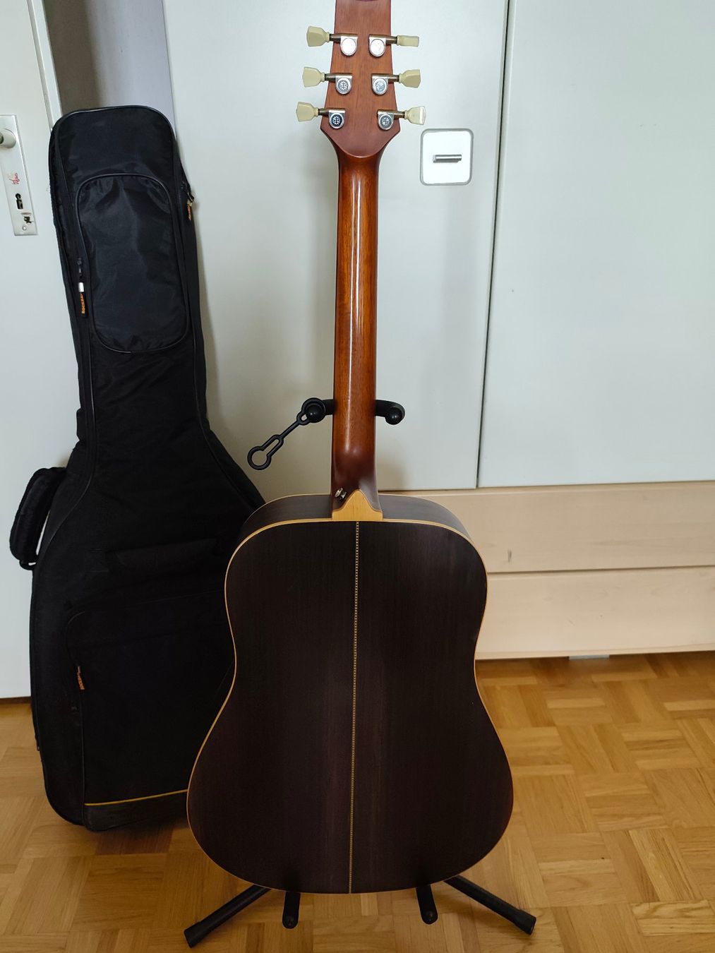 Strumenti musicali: LAG - 4 Seasons Winter 4S400D – Usato da Les Avanchets venduto da Jackjack 5