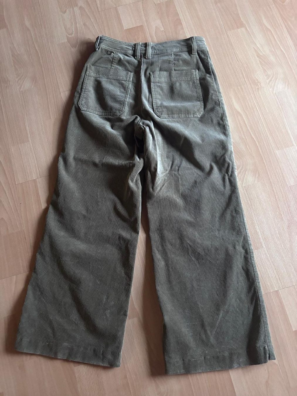 Mango Hosen: Culotte Mango olivegrün, Cord Grösse 36 – Gebraucht aus Wohlen AG von schimmelreiter1234 1