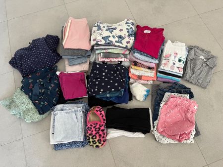Grand lot de 50 habits fille taille 134