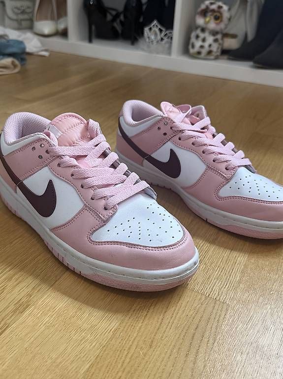 Nike Scarpe da donna: Nike Dunk Low Pink Foam Red White – Usato da St. Gallen venduto da lpe_y99z