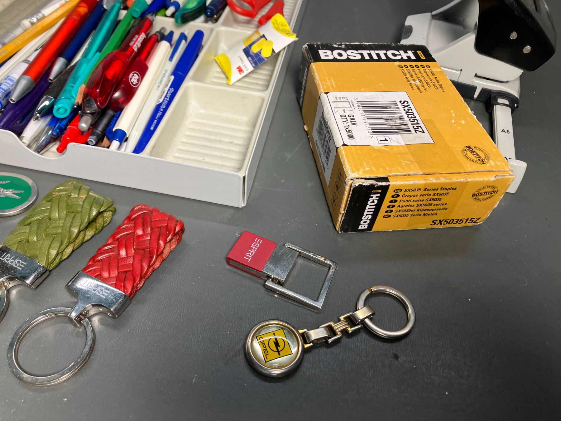 Blocs de correspondance: Posten div. Büromaterial/Utensil ab 1.- – D'occasion à Lichtensteig par Buy24International 2