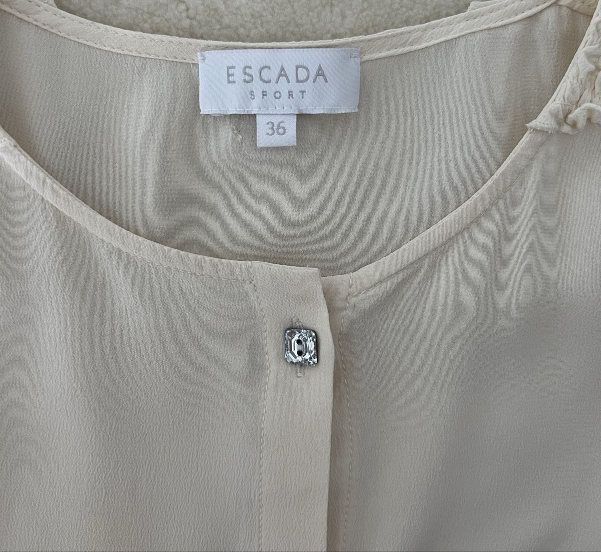 Escada Camicette: Bluse Escada Sport Creme Grösse 36 – Nuovo (secondo la descrizione) da Uster venduto da Family_Boutique 2