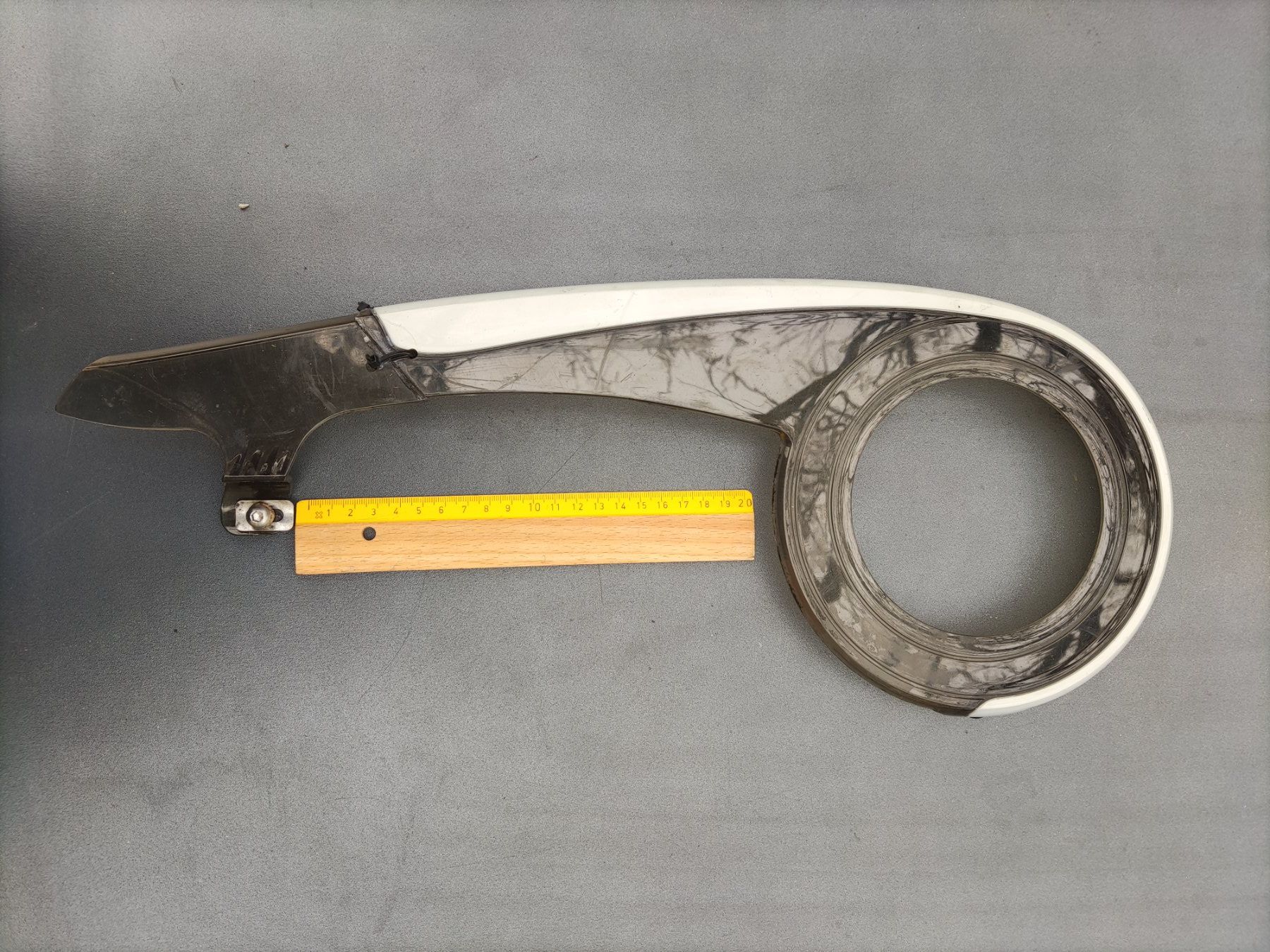 Pezzi di ricambio: Garde-chaîne en plastique ABS – Usato da Renens VD venduto da Blaise7