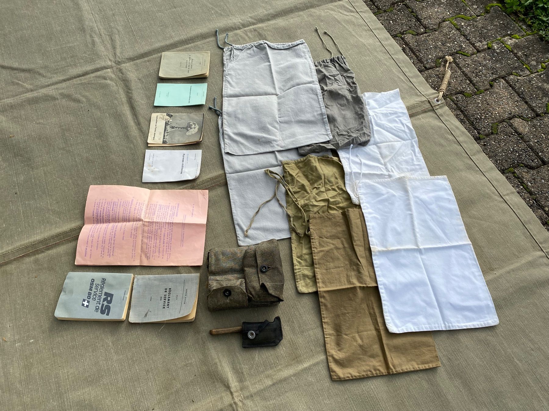 Schweizer Armee Uniformen: Schweizer Militär Reglemente und Schuhputzzeug – Gebraucht aus Feldbach von Fea1 5