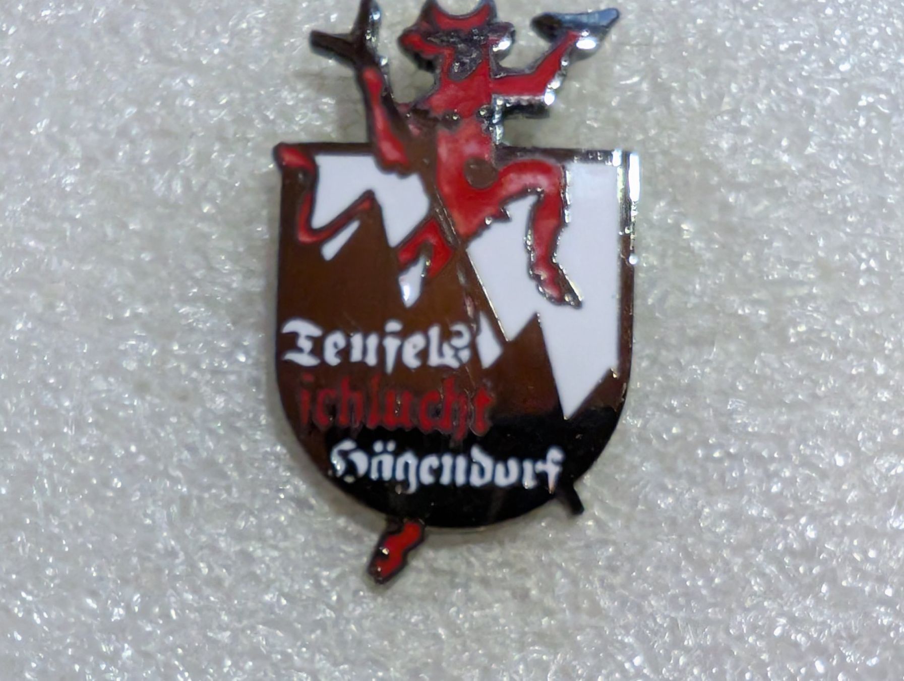Placchette & Badge: Ansteckpin 13: – Usato da Oppligen venduto da Pin-Fall-Shop