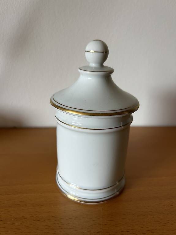 Ciotole: Vintage procelain jar with lid – Usato da Bogis-Bossey venduto da jhenckaerts