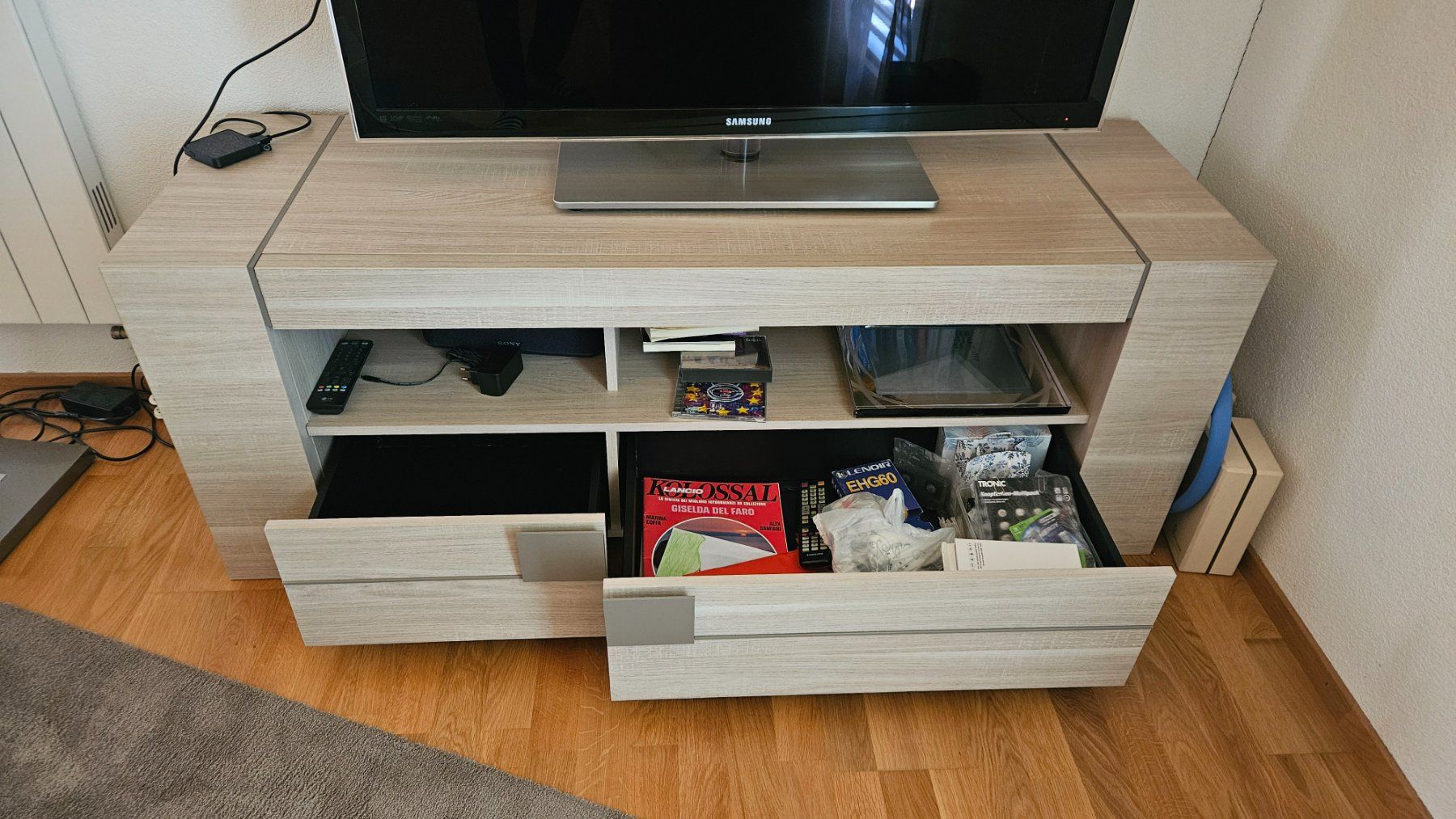 TV Möbel: Fernsehmöbel – Gebraucht aus Wetzikon ZH von rin_gts8 1