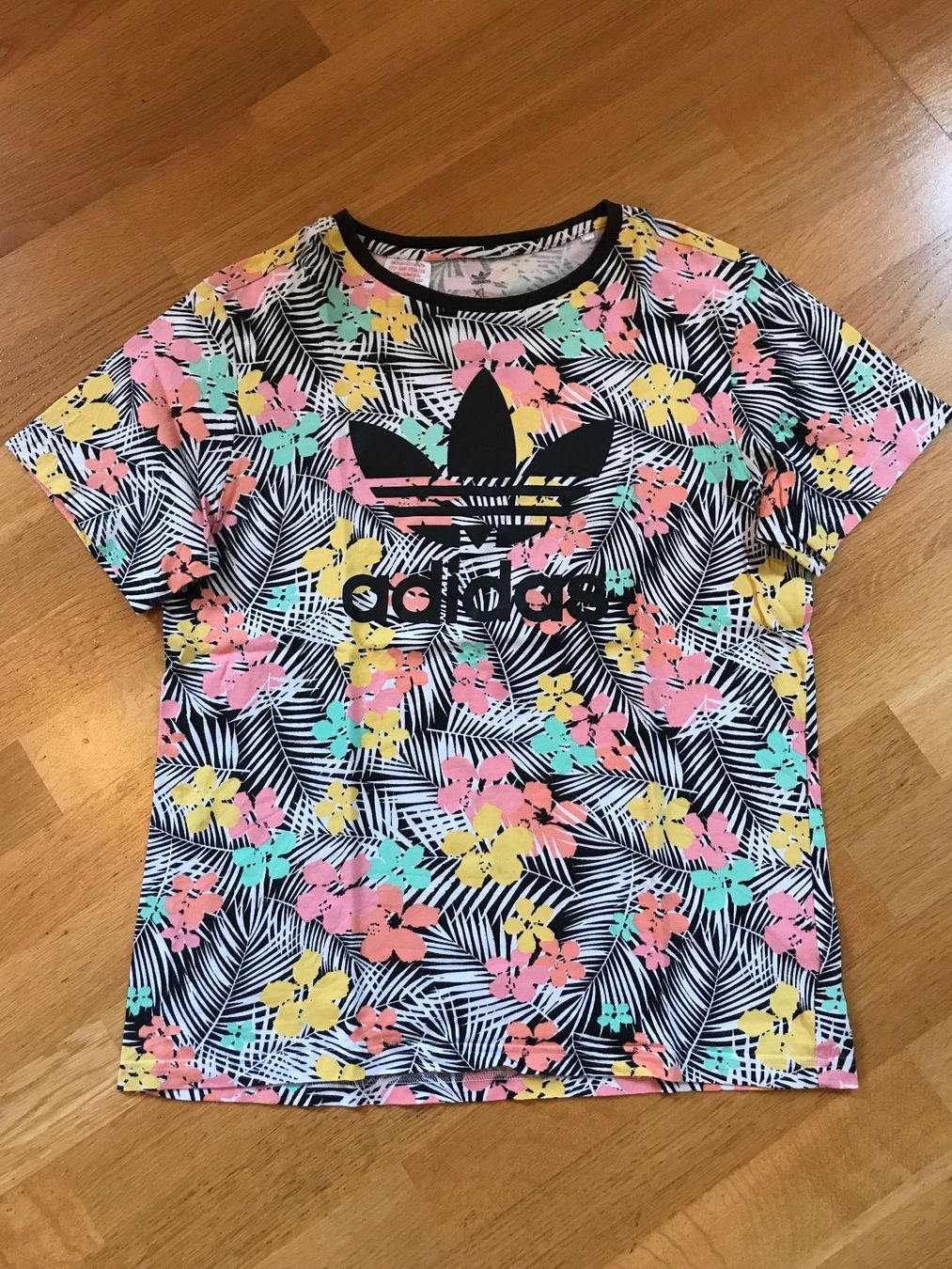 Adidas T-shirt: Adidas T`Shirt – Usato da Spiez venduto da HomeShoppingSpiez