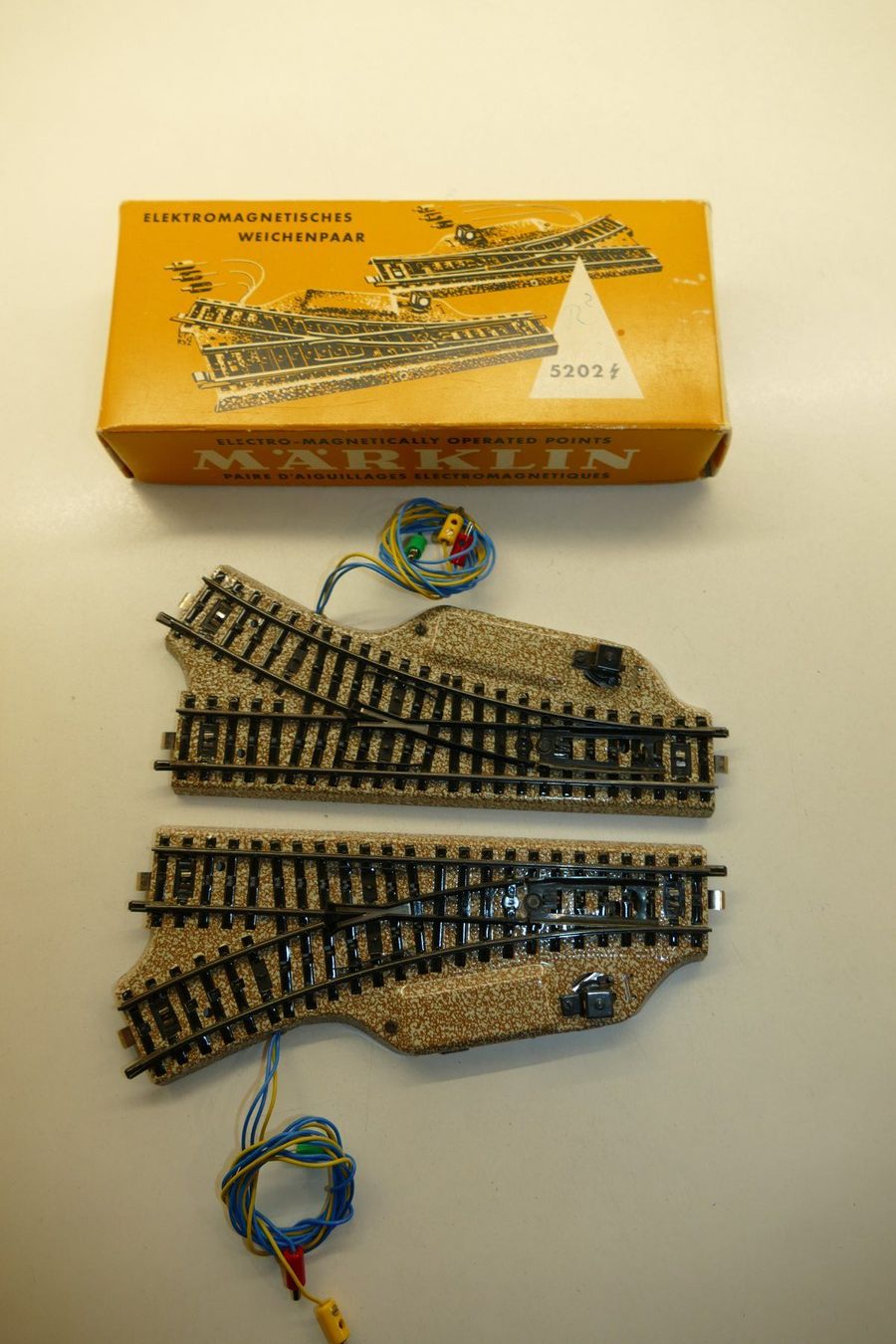 Märklin Modellini di ferrovie: Märklin H0: M-Gleis Weichenpaar Einheit 3 – Usato da Niederhasli venduto da rail-duerst