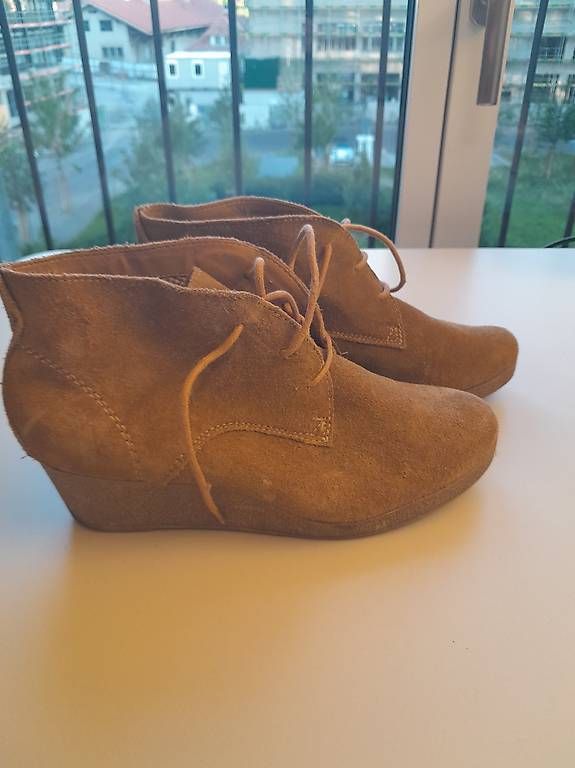 Scarpe da donna: Janet D Wildleder Stiefeletten Schnürer Gr. 40 – Usato da Cham venduto da desipere_in_loco