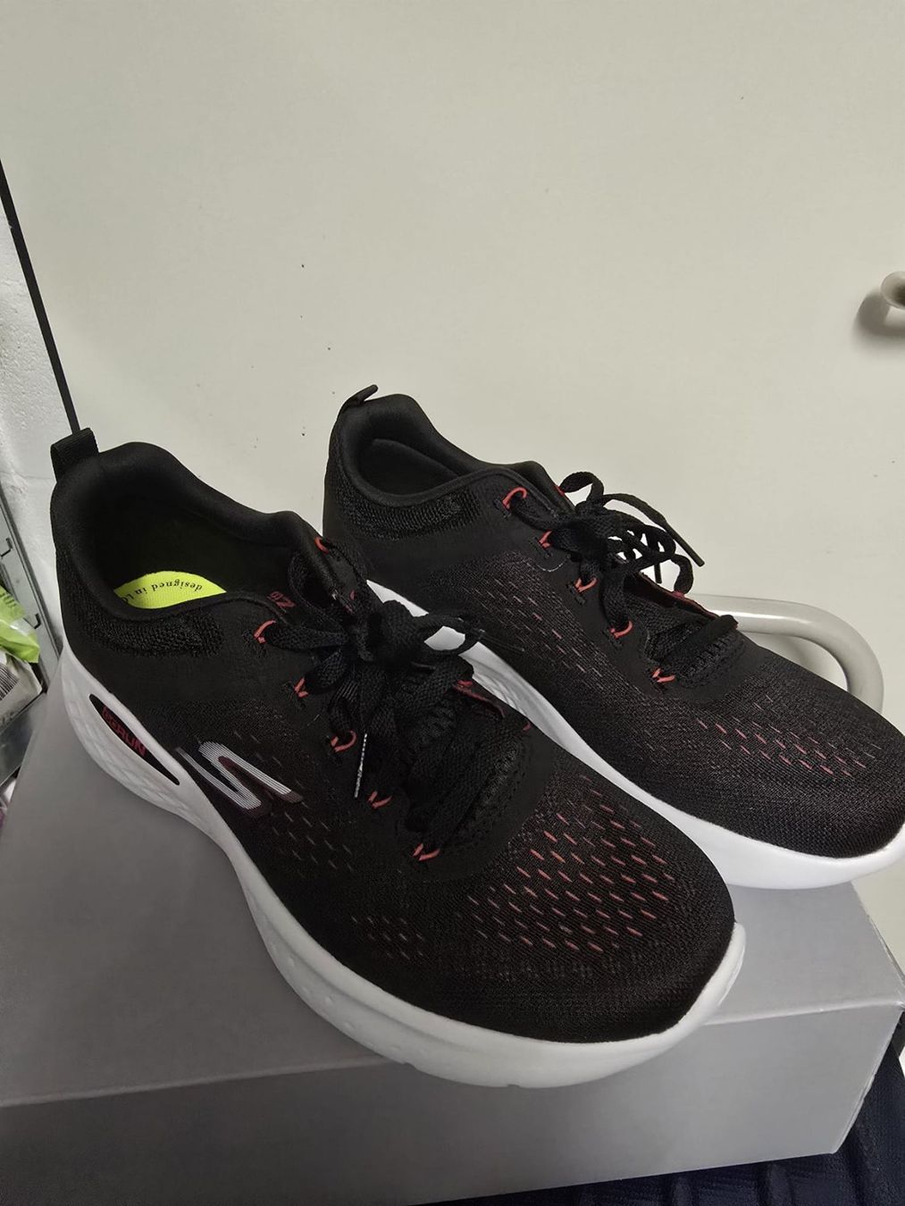 Skechers Scarpe da uomo: SKECHERS  Neu – Nuovo e nell'imballaggio originale da Wil SG venduto da SER2 2