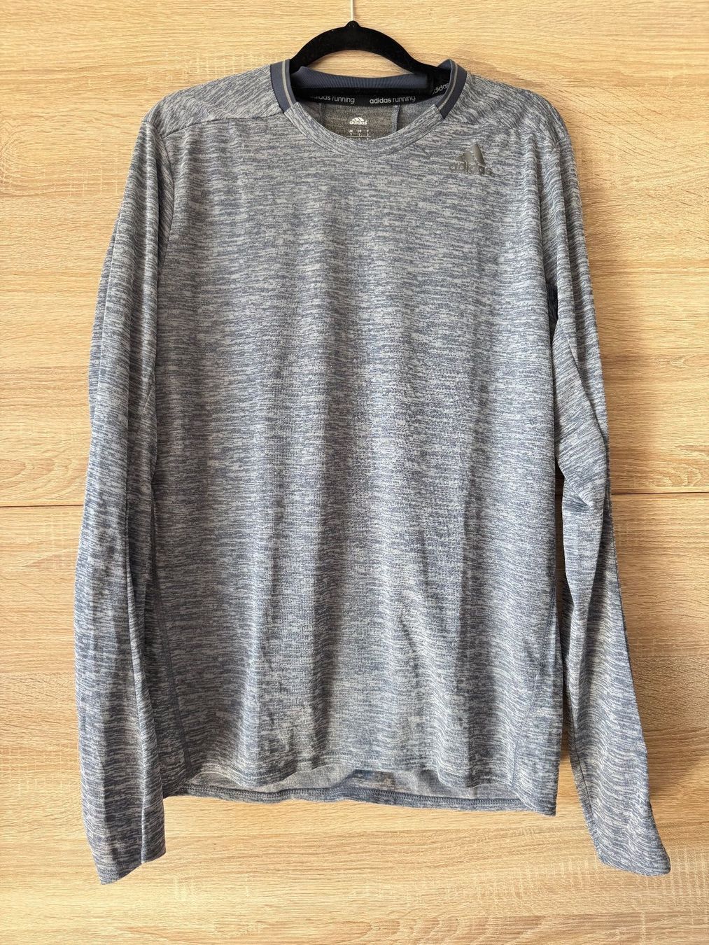 Adidas T-shirt: T-shirt bleu chiné Adidas – Usato da Montreux venduto da iizaa811