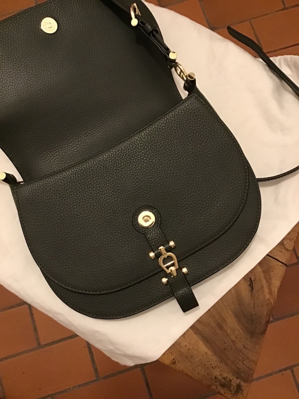 Aigner Borse da donna: AIGNER Umhängetasche neuwertig – Usato da Zürich venduto da nafnaf05 3