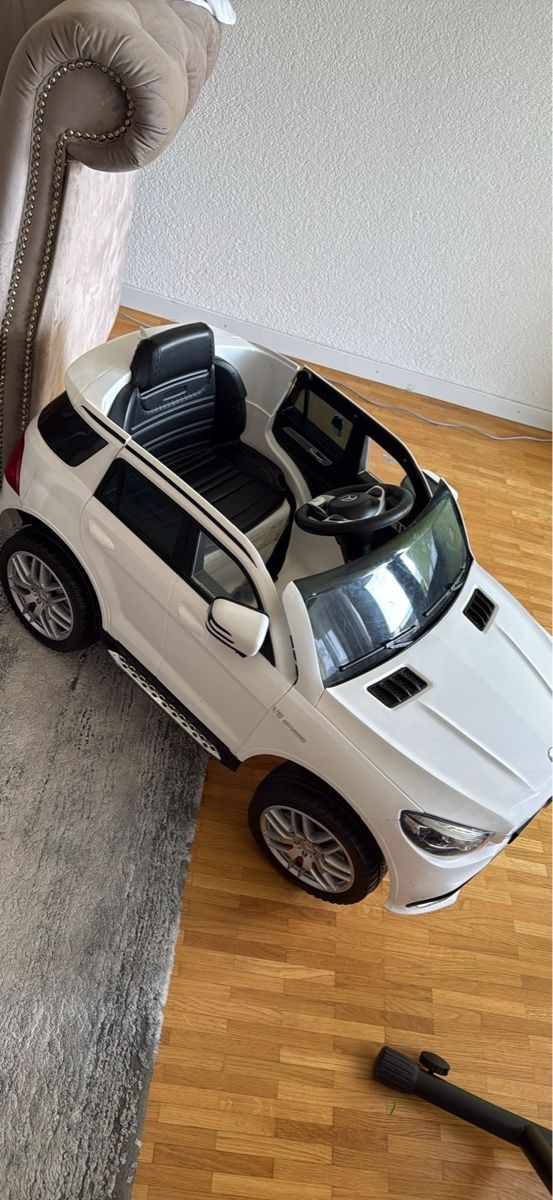 Veicoli per bambini: Mercedes électrique enfant – Usato da Sierre venduto da maeleris