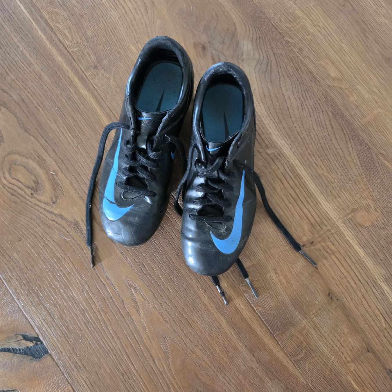 Nike Chaussures garçon: Fussballschuhe Nike Grösse 33 – D'occasion à Buchs AG par LogoParts