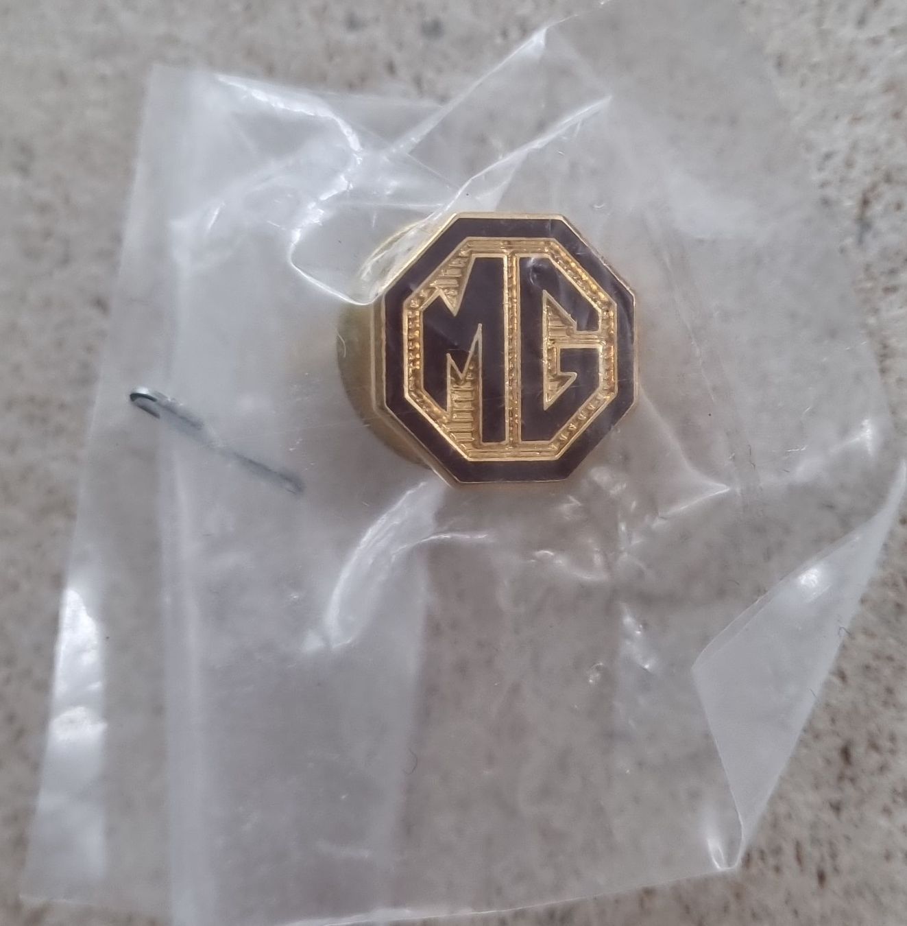 MG Plaketten & Abzeichen: Vintage MG-Emblem Ansteckpin – Neu (gemäss Beschreibung) aus Pfaffnau von Liz6264 1