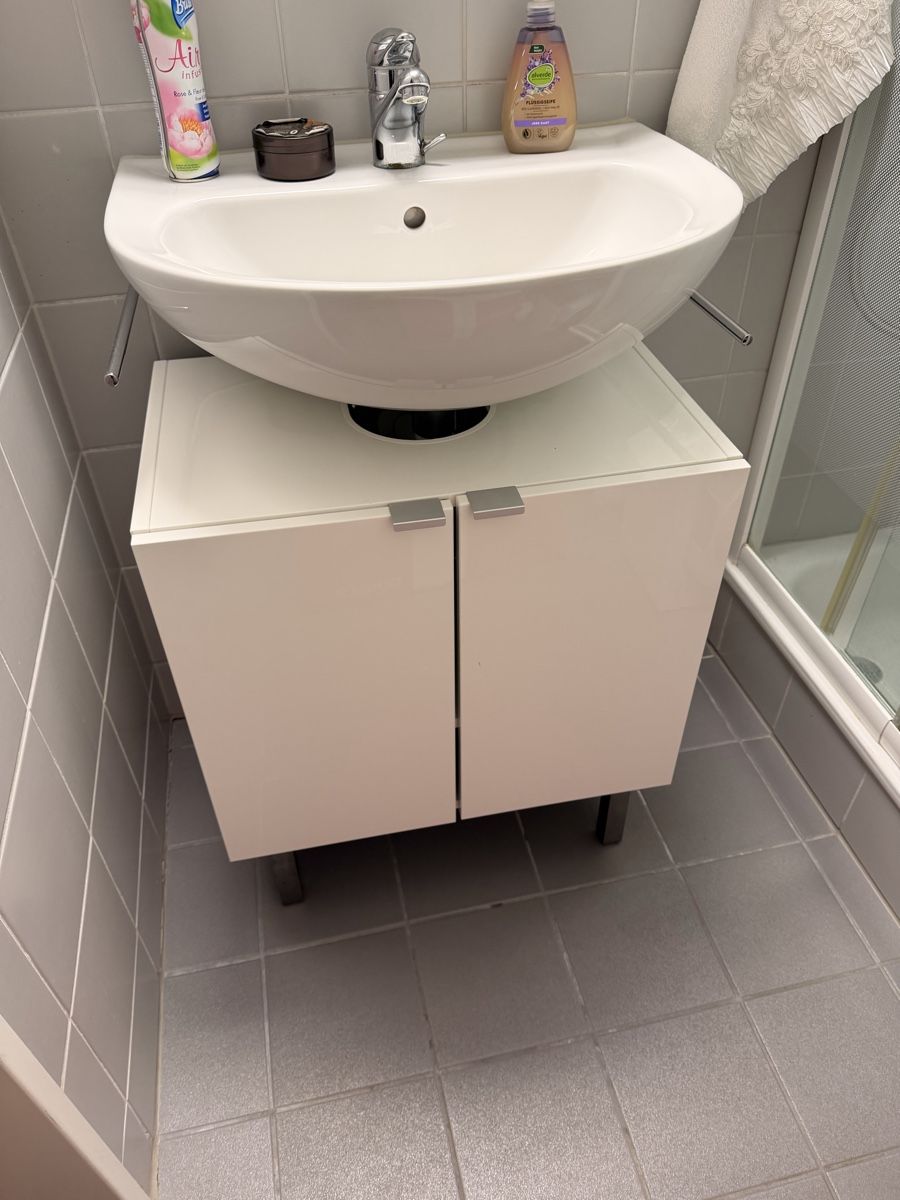 Mobili per bagno: Waschtischunterschrank - weiss - 2Türen – Usato da Zürich venduto da Gadgets2020