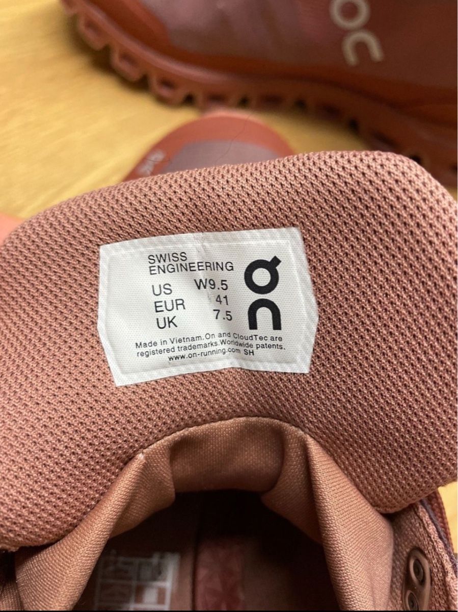 Scarpe da donna: ON CLOUDROCK Wander/Hiking/Freizeitschuh – Usato da Männedorf venduto da k3_ac 3