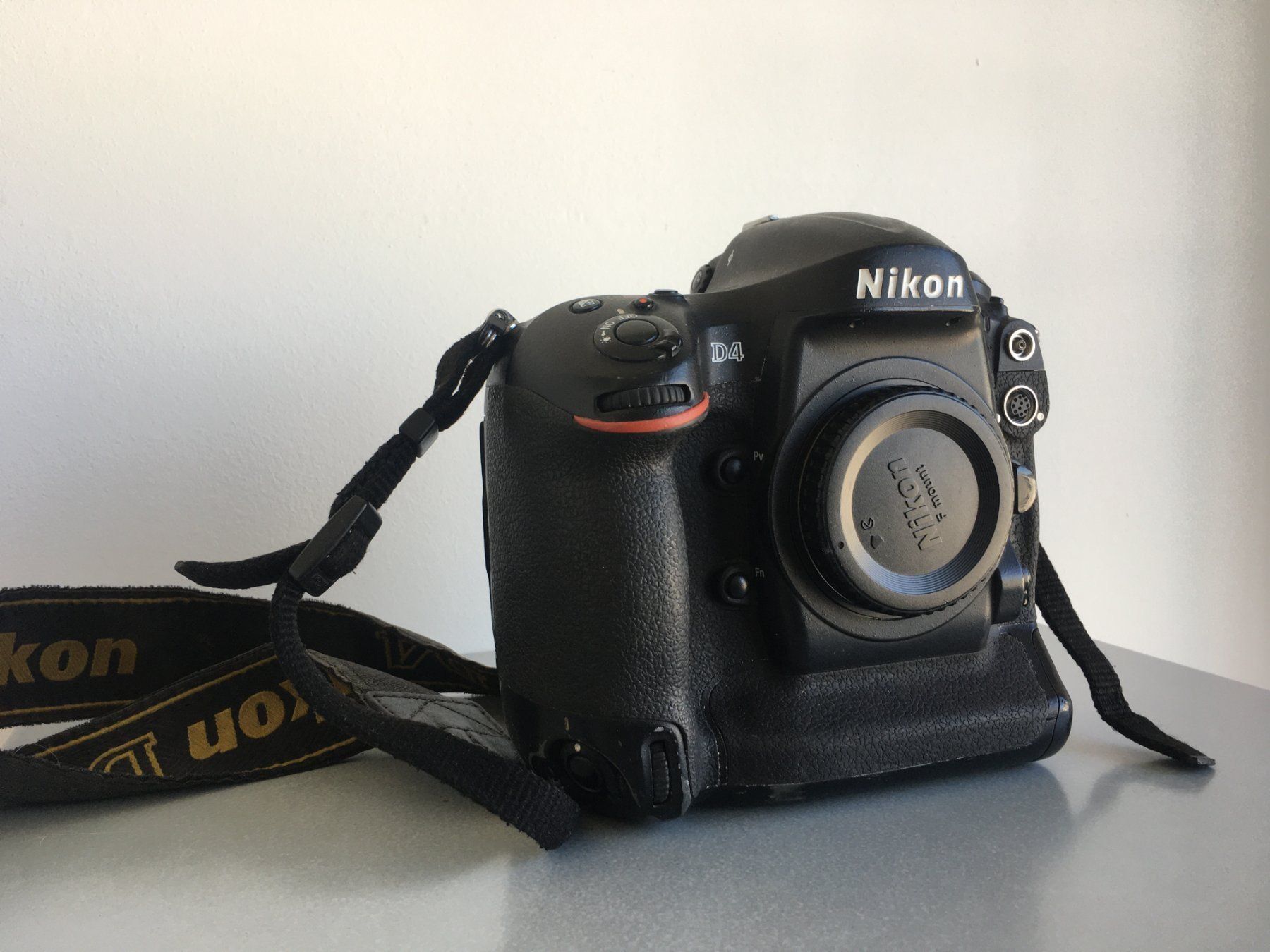 Nikon Appareil photo: Nikon D4 – D'occasion à Zürich par con_cn2w