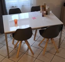 Esstisch weiss Hochglanz mit Chrombeinen