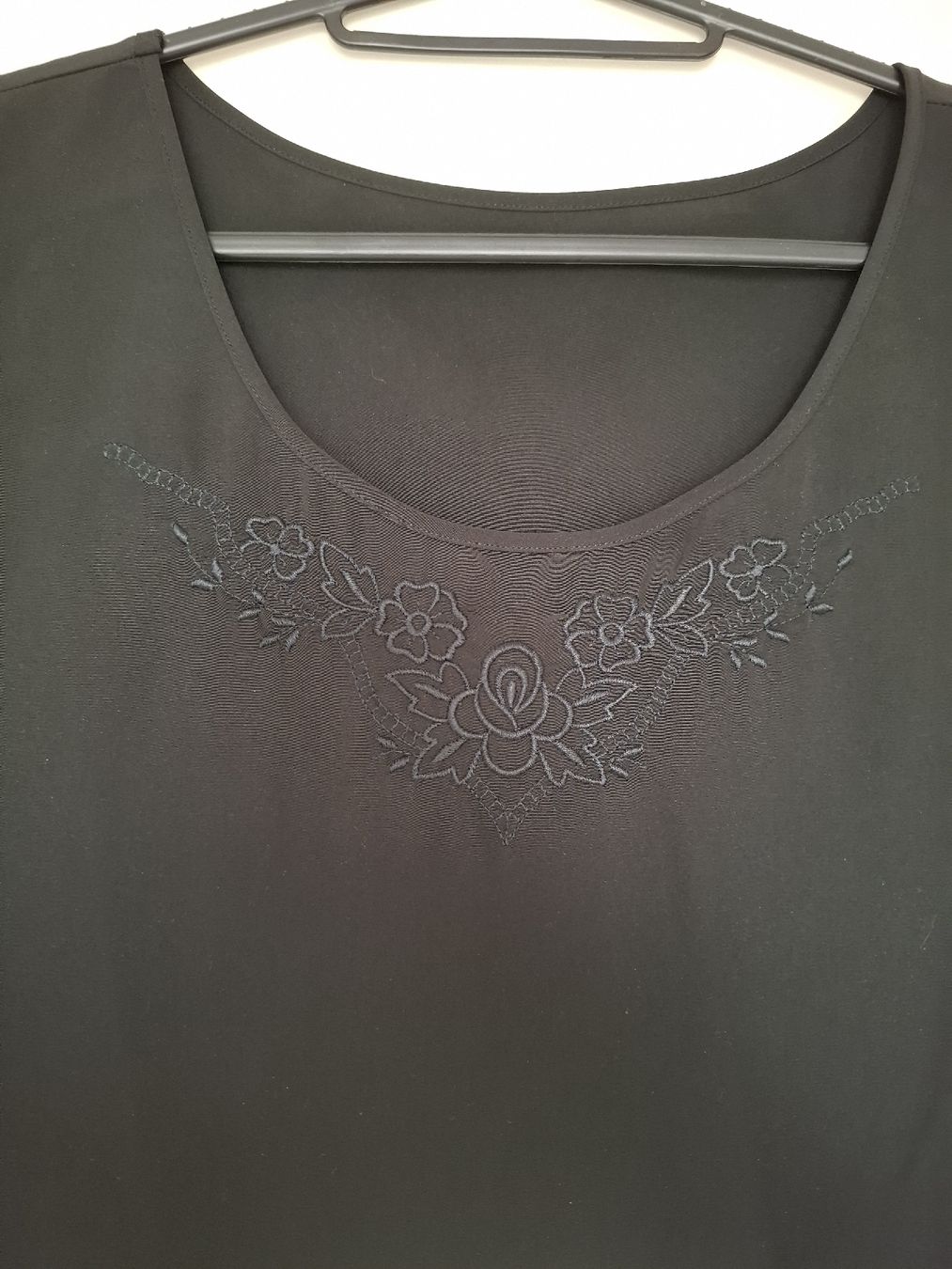 Top: Petit top noir Vintage – Nuovo (secondo la descrizione) da La Tour-de-Peilz venduto da Marin_nette 1