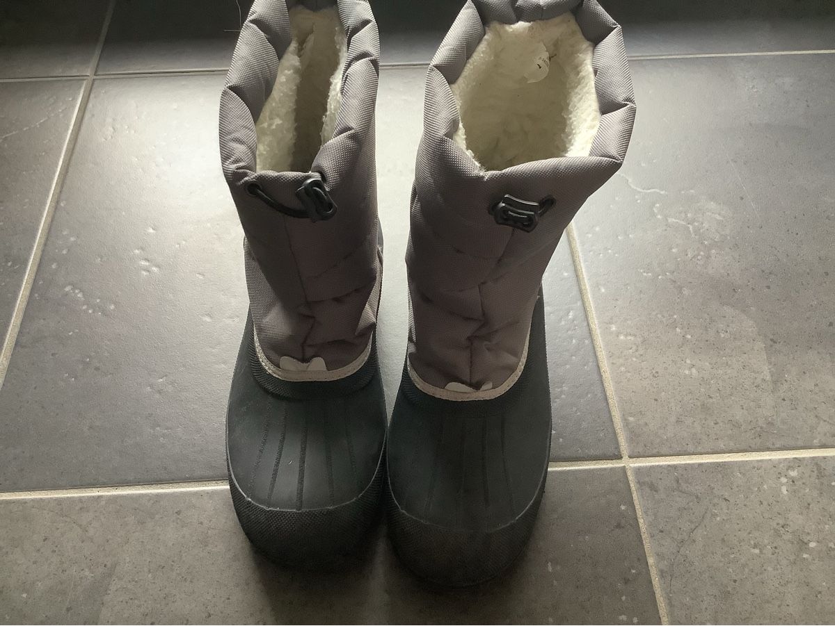 Scarpe per ragazzi: Bottes hiver doublées pointure 40  – Usato da Granges -Paccot venduto da Titi_1978 1
