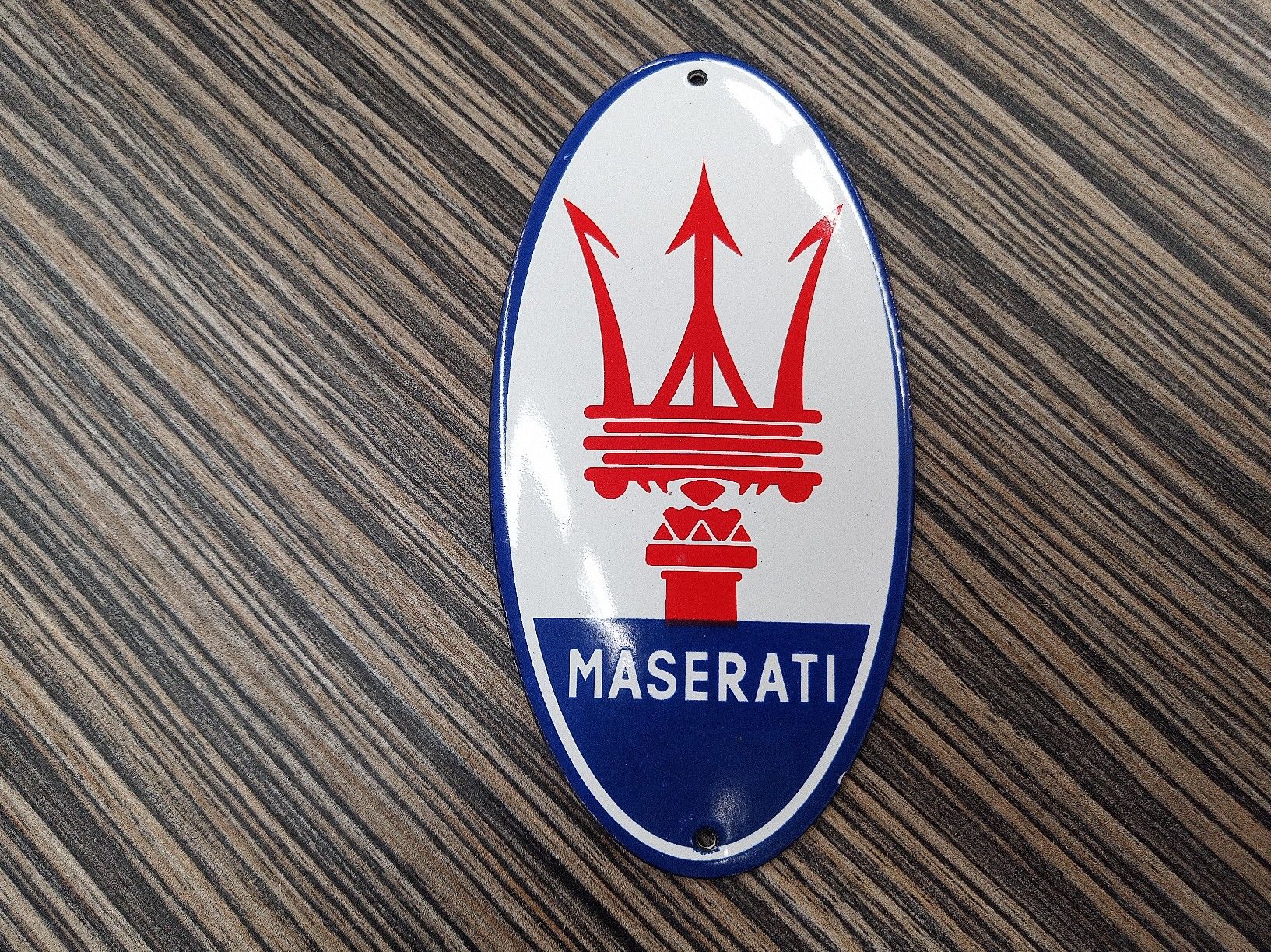 Maserati Insegne: Maserati Emailschild / Emaille Schild – Usato da Reiden venduto da Zofi-Brocki
