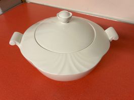 Villeroy & Boch Elegante weisse Ragoutterrine mit Deckel.