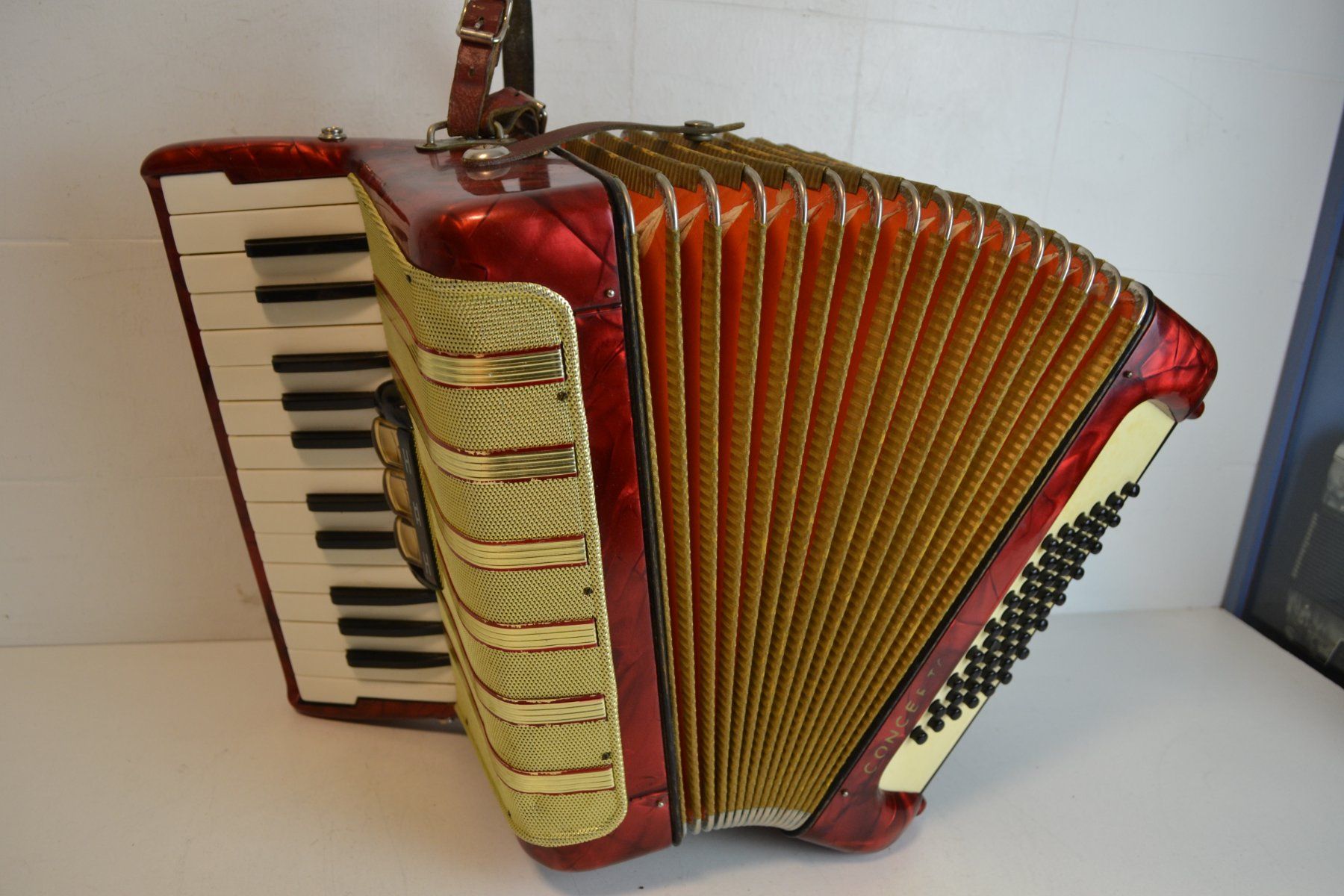 Strumenti musicali: Akkordeon chromatisch Hohner Concerto I – Usato da Zürich venduto da Brockito 4