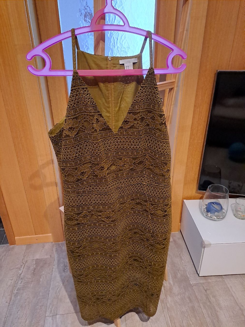 H&M Kleider: Damenkleid H&M Grösse 44 Spitzenkleid  – Gebraucht aus Rickenbach LU von bishiida