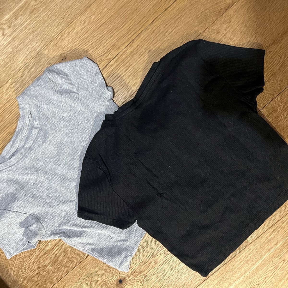 T-shirt: Crop Top T-Shirts Grau/Schwarz – Nuovo (secondo la descrizione) da Chur venduto da noe_mh8b 2