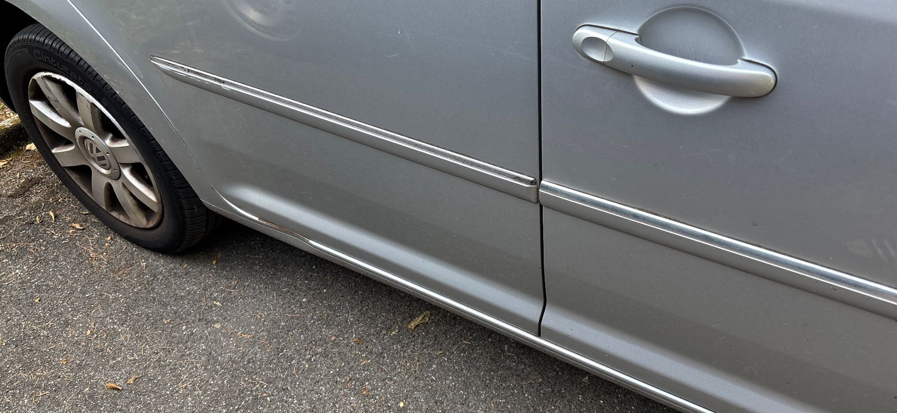 VW Automobili: VW Touran 1.4  silber 5 Plätzer – Usato da Breitenbach venduto da mir_51 3