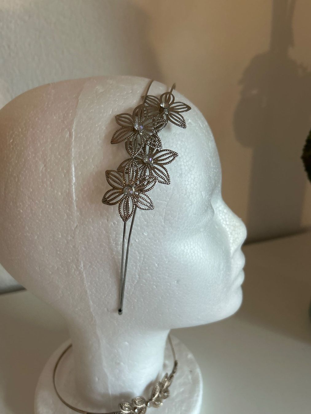 Accessori per capelli: 2 Haarreif mit Blumen /Schmucksteinen silber /bronzefarben – Usato da Brunnen venduto da Nala2929 2