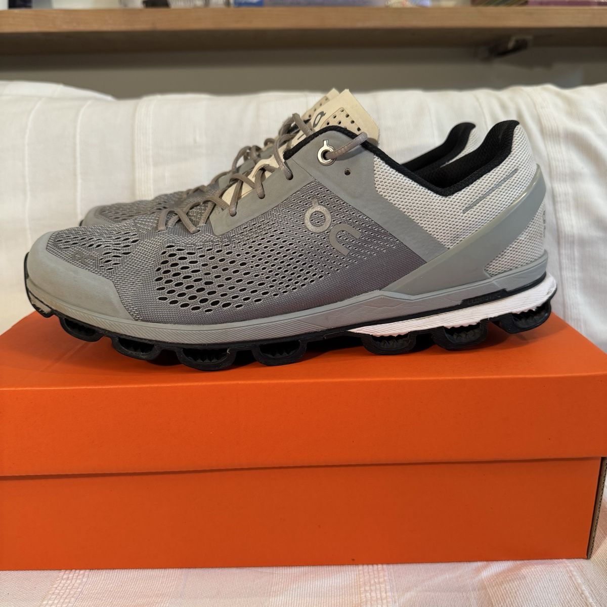 On Herrenschuhe: On Cloudsurfer 1 – Gebraucht aus Mönchaltorf von osi_t7tl 1