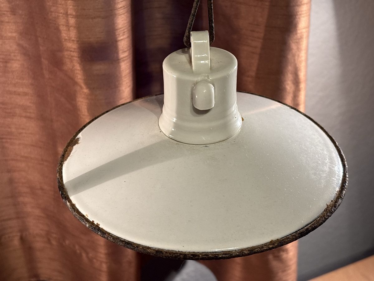 Lampenschirme: Hängelampe Emaille weiss mit Metallrand – Gebraucht aus Thun von Gitarre-1 2