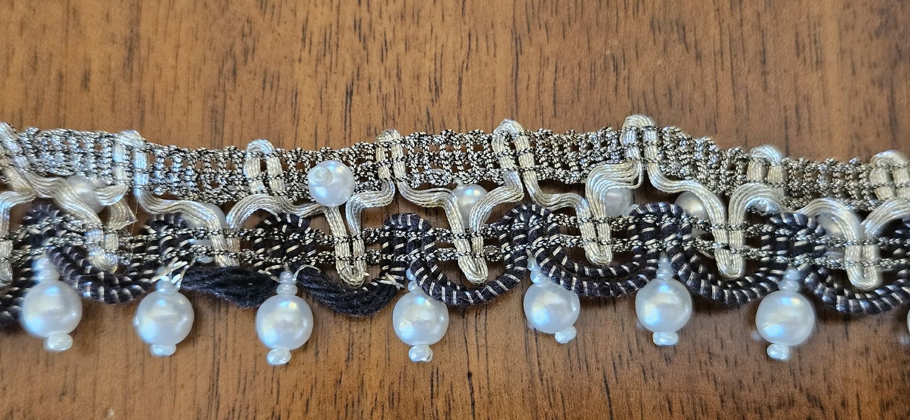 Stoffe: ruban argenté avec perles 90cm – Neu (gemäss Beschreibung) aus Carouge GE von Lea000