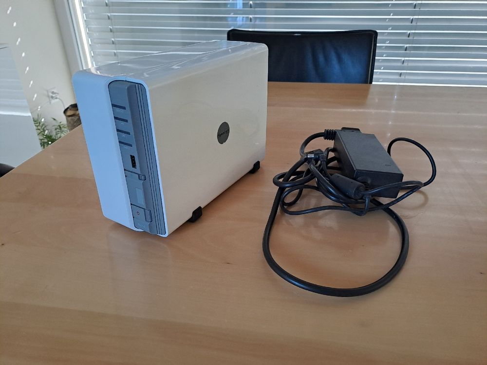 Synology DS225+ 32TB (Synology HAT3310-16T) 2-Bay Plus Series - Intel Celeron J4125 Quad-Core, 2 Go DDR4 SODIMM Non ECC 1 Port LAN 2,5 GbE Et 1 Port LAN RJ-45 1 GbE