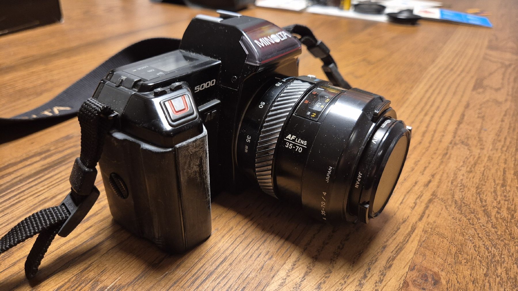 Minolta Fotocamera: Minolta 5000 AF Spiegelreflexkamera mit Zoomobjektiv & Blitz – Usato da Dällikon venduto da Deitsho 3