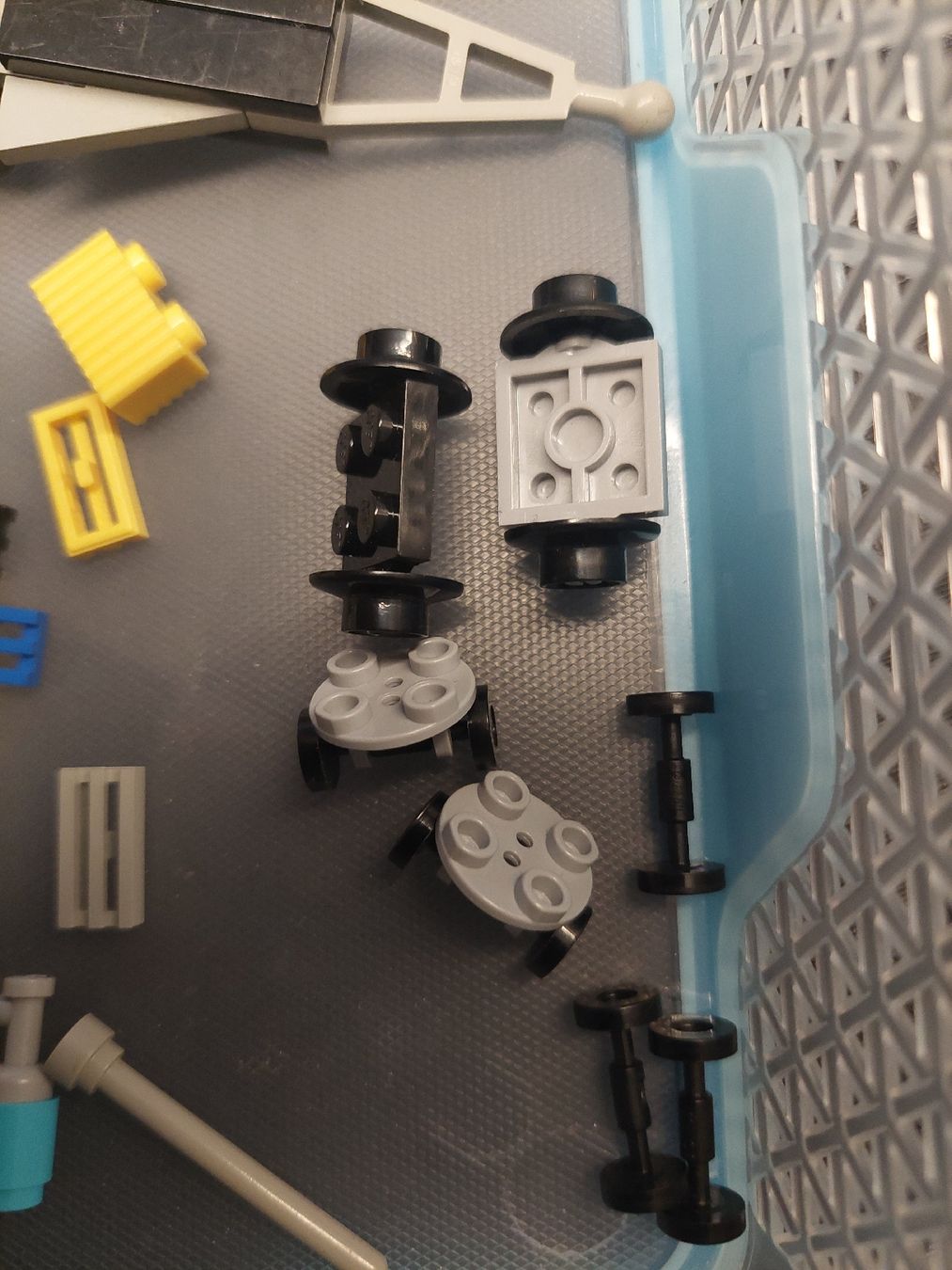 Lego Spielzeuge: Div. Lego Spezialteile  – Gebraucht aus Zetzwil von sti_x9xf 1