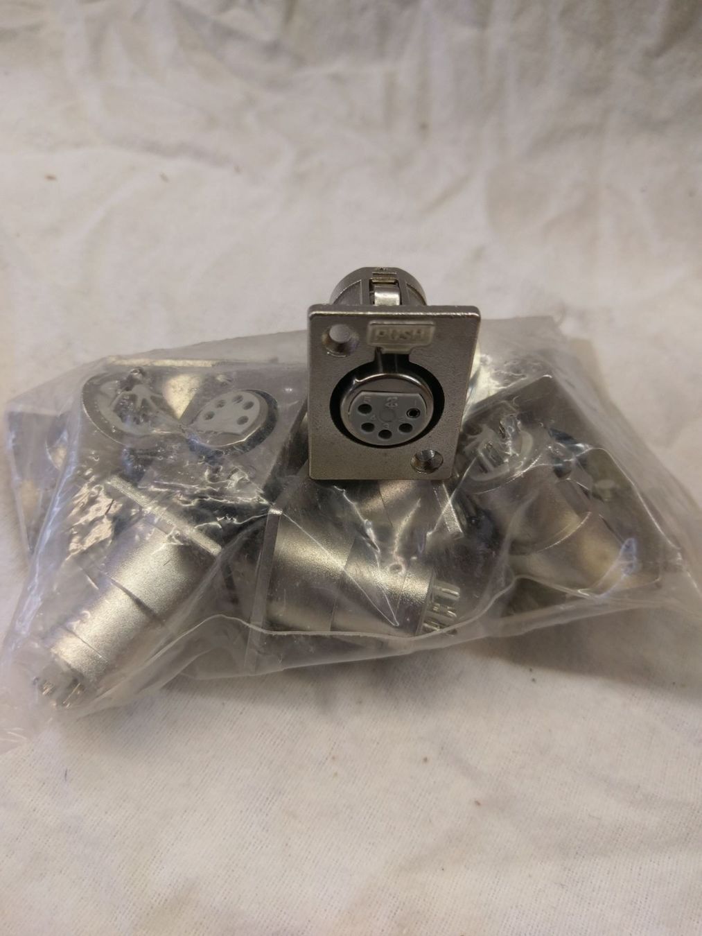 Componenti elettronici: 10er Set XLR 5pol Einbaubuchsen  (x21) – Nuovo (secondo la descrizione) da Däniken SO venduto da Profog1